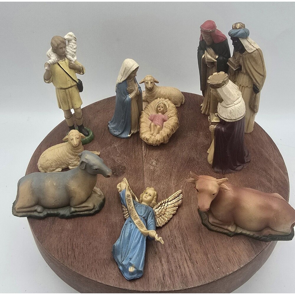 Vintage NATIVITY SCENE HONG KONG 11 PIECES WISEMAN MARY COWS LAMBS JESUS ANGEL